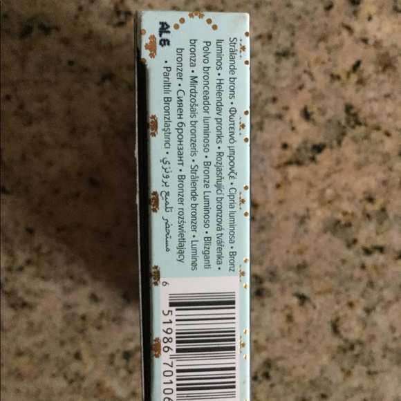 Too Faced Snow Bunny Luminous Bronzer - Picture 8 of 8